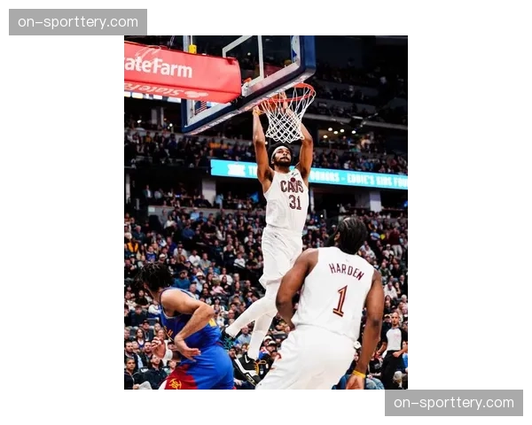 骑士主场末节逆转热火，阿伦贡献20+20，米切尔关键三分