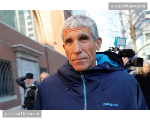 美国大学游泳队曝出欺凌丑闻，涉事教练已被停职调查