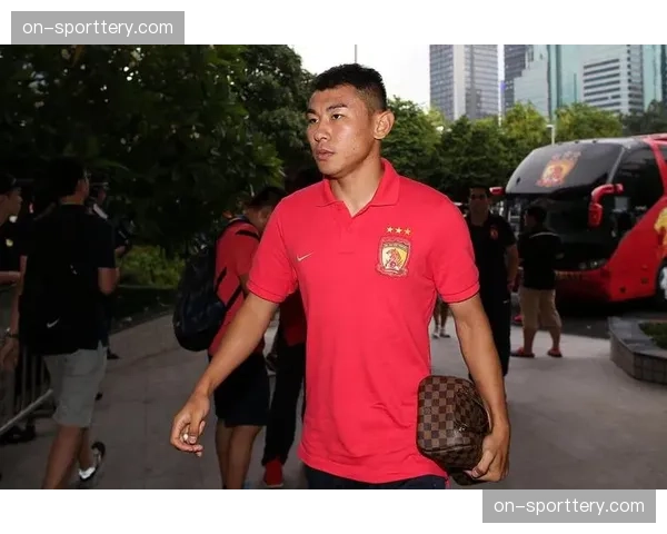 前国脚、上海申花功勋球员于汉超正式宣布赛季末退役